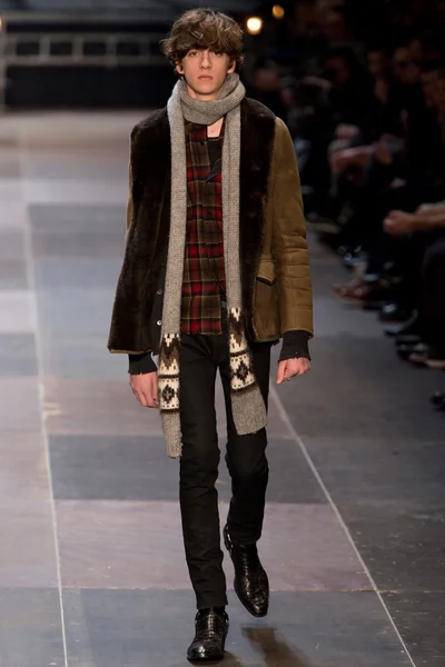 Look 7